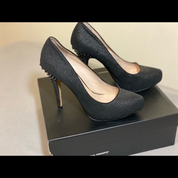 INC International Concepts Black Bindanna Pumps - Picture 3 of 4
